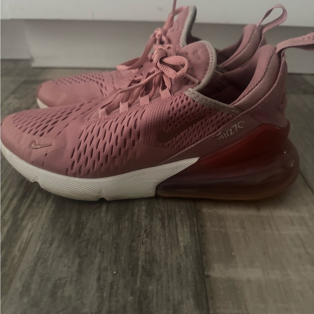 Nike Air Max 270 Women’s Size 8 Sneakers